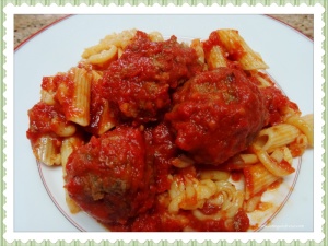 Marinara sauce with meatballs